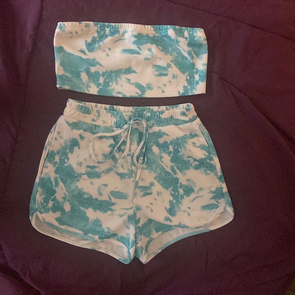 Tie dyed teal blue and white, Cropped short set. Has pockets